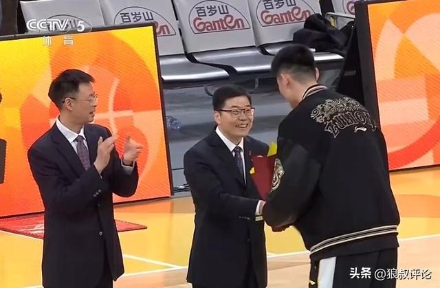 雷火电竞官方网站-胡金秋：季后赛目标是卫冕总冠军 期待CBA赛场实现父子同台
